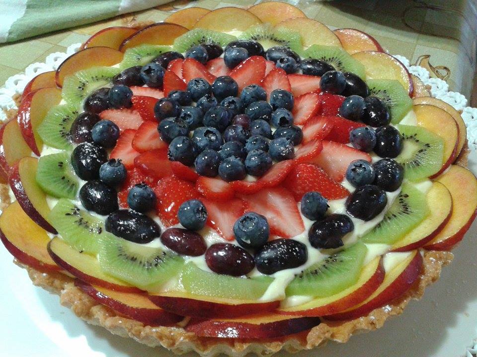 Crostata di frutta, con crema bianca e frolla morbida — ricetta fatta in casa