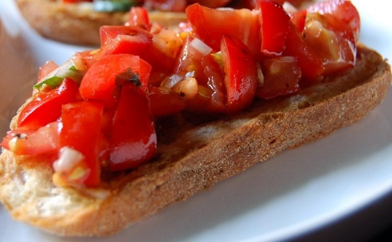 Bruschette al pomodoro — ricetta fatta in casa