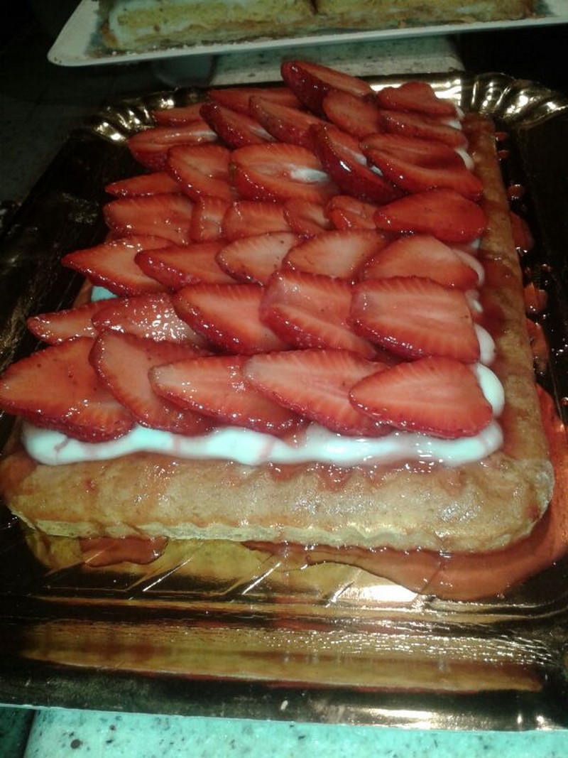 Frolla con crema bianca e fragole — ricetta fatta in casa