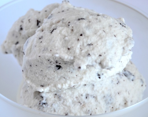 Gelato stracciatella con latte di soia e cioccolato fondente — ricetta fatta in casa