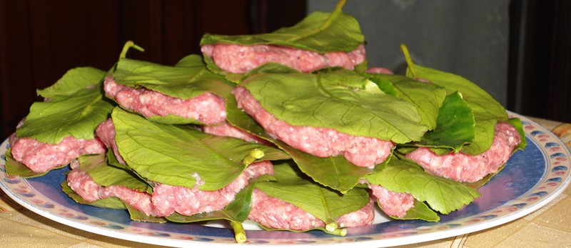 Polpette nelle foglie di limone — ricetta fatta in casa