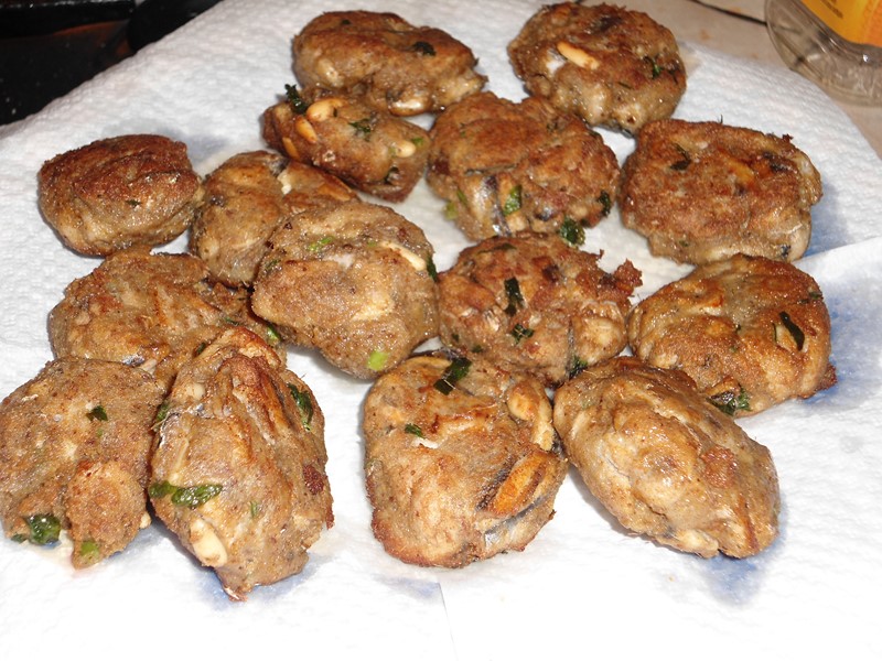 Polpettine di alici pinoli e uva passa — ricetta fatta in casa