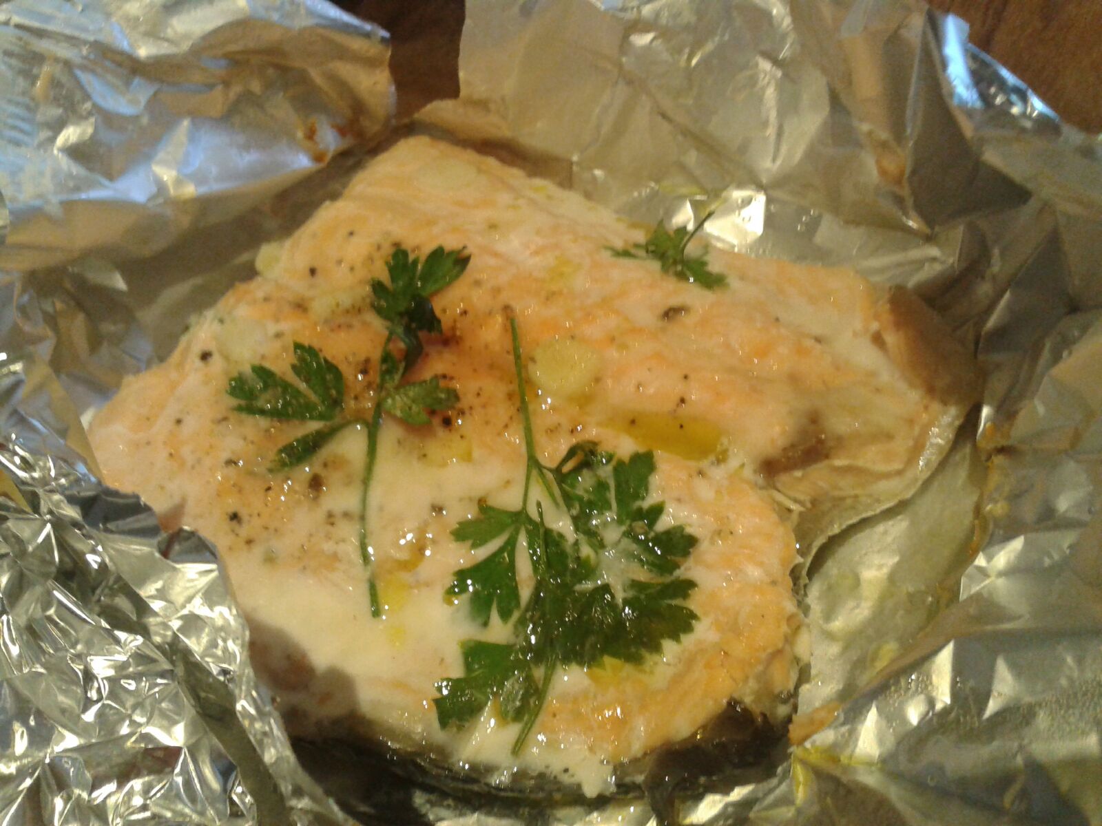Salmone al cartoccio — ricetta fatta in casa